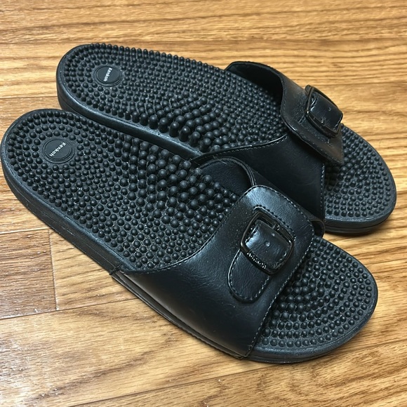 kenkoh chai sandals